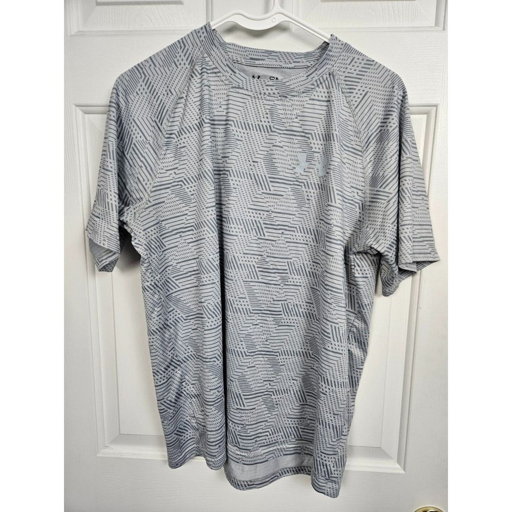 Under Armour Size Small Loose Fit Shirt